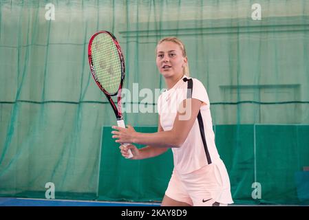 Marta Kostyuk am 2018. Februar in ihrer Ausbildungsstätte in Kiew, Ukraine. Marta Kostyuk (geboren am 28. Juni 2002) ist eine ukrainische Tennisspielerin. 2018 gewann Kostyuk als jüngster Spieler seit Martina Hingis 1996 ein Hauptspiel in Melbourne. Außerdem wurde sie die jüngste Spielerin, die die dritte Runde eines Grand Slams erreichte, seit Mirjana Lucic-Baroni die gleiche Phase bei den US Open 1997 erreichte. (Foto von Oleksandr Rupeta/NurPhoto) Stockfoto