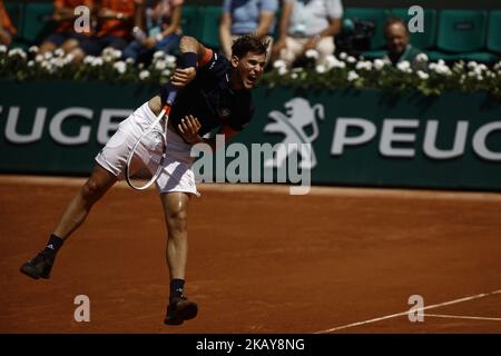 Dominic Thiem aus Österreich ist während des Marco Cecchinato aus Italien 7-5 7-6 6-1 im Halbfinale der Herren-Singles bei Roland Garros während der French Open am 8. Juni 2018 in Paris, Frankreich, vertreten. (Foto von Mehdi Taamallah/NurPhoto) Stockfoto