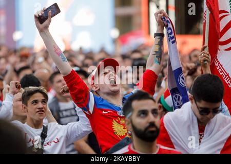 Fans während des FIFA World Cup 2018-Spiels zwischen Russland und Saudi-Arabien am 14. Juni 2018 im Bereich des Fan Fest in Sankt Petersburg, Russland. (Foto von Mike Kireev/NurPhoto) Stockfoto