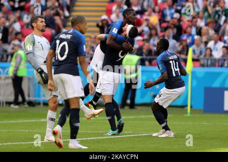 Paul Pogba (C) feiert sein Tor (2:1) mit seinen Teamkollegen beim Spiel der FIFA Fußball-Weltmeisterschaft Russland der Gruppe C zwischen Frankreich und Australien 2018 in der Kazan Arena am 16. Juni 2018 in Kazan, Russland. (Foto von Mehdi Taamallah / NurPhoto) Stockfoto