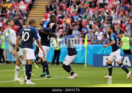 Paul Pogba (C) feiert sein Tor (2:1) mit seinen Teamkollegen. Während des Fußballweltcups Russland 2018 Gruppe-C-Spiels zwischen Frankreich und Australien in der Kazan Arena am 16. Juni 2018 in Kazan, Russland. (Foto von Mehdi Taamallah / NurPhoto) Stockfoto