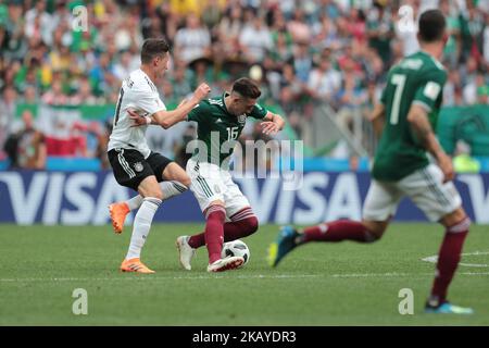 Mittelfeldspieler Julian Draxler aus der deutschen Nationalmannschaft und Verteidiger Hector Herrera aus der mexikanischen Nationalmannschaft während des Spiels der Gruppe F zwischen Deutschland und Mexiko bei der Fußball-Weltmeisterschaft 2018 im Luzhniki-Stadion in Moskau, Russland, Sonntag, 17. Juni 2018. (Foto von Anatolij Medved/NurPhoto) Stockfoto