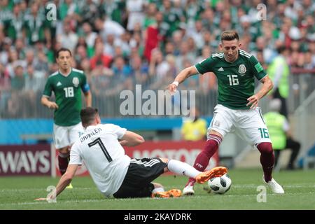 Mittelfeldspieler Julian Draxler aus der deutschen Nationalmannschaft und Verteidiger Hector Herrera aus der mexikanischen Nationalmannschaft während des Spiels der Gruppe F zwischen Deutschland und Mexiko bei der Fußball-Weltmeisterschaft 2018 im Luzhniki-Stadion in Moskau, Russland, Sonntag, 17. Juni 2018. (Foto von Anatolij Medved/NurPhoto) Stockfoto