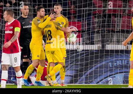 ALKMAAR, NIEDERLANDE - 3. NOVEMBER: Artem Dovbyk von Dnipro-1 feiert nach seinem ersten Treffer beim Spiel der Gruppe E - UEFA Europa Conference League zwischen AZ Alkmaar und dem SC Dnipro-1 im AZ Stadion am 3. November 2022 in Alkmaar, Niederlande (Foto von Patrick Goosen/Orange Picches) Stockfoto