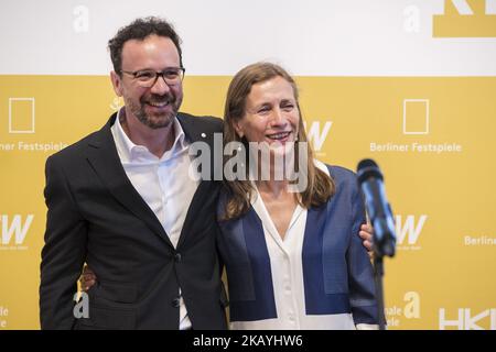 Der ehemalige italienische Regisseur des Filmfestivals Locarno, Carlo Chatrian (L), und die Niederländerin Mariette Rissenbeek (R), sind am 22. Juni 2018 bei einer Pressekonferenz in Berlin zu sehen. Chatrian und Rissenbeek wurden als künstlerischer Leiter und Geschäftsführer der Berlinale nominiert und folgen damit Dieter Kosslick ab 2020. (Foto von Emmanuele Contini/NurPhoto) Stockfoto