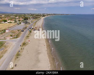 Drohnenaufnahmen von Sozopolis langem Sandstrand in Chalkidiki, einem Ziel, das am 24. Juni 2018 35 Minuten vom Flughafen Thessaloniki in Griechenland entfernt ist. (Foto von Nicolas Economou/NurPhoto) Stockfoto