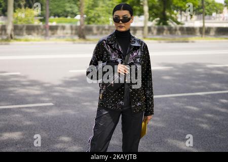 Ein Gast wird am 25. Juni 2019 2018 während der Paris Men's Fashion Week Frühjahr/Sommer - Tag 5 in Paris, Frankreich, gesehen. (Foto von Nataliya Petrova/NurPhoto) Stockfoto