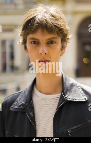 Ein Gast wird am 25. Juni 2019 2018 während der Paris Men's Fashion Week Frühjahr/Sommer - Tag 5 in Paris, Frankreich, gesehen. (Foto von Nataliya Petrova/NurPhoto) Stockfoto