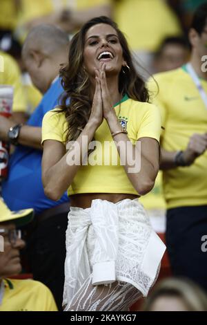 Izabel Goulart, ein brasilianisches Victorias-Geheimmodell, küsst sich während des Fußballs der Gruppe E der FIFA Fußball-Weltmeisterschaft Russland 2018 zwischen Serbien und Brasilien am 27. Juni 2018 im Spartak-Stadion in Russland (Foto: Mehdi Taamallah/NurPhoto) Stockfoto