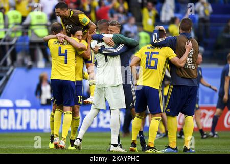 Die schwedischen Spieler feiern am 3. Juli 2018 2018 im Sankt Petersburg Stadion in Sankt Petersburg, Russland, während der FIFA-Weltcup-Runde 16 zwischen Schweden und der Schweiz (Foto: Andrew Surma/NurPhoto) Stockfoto