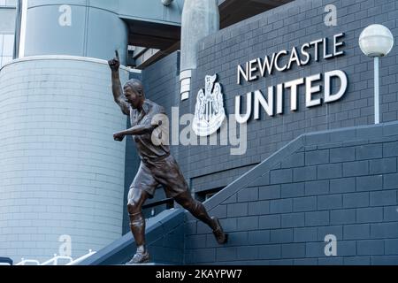 Außenansicht des St. James' Park Football Grounds, Heimstadion des Fußballclubs Newcastle United in Newcastle upon Tyne, Großbritannien, einschließlich Alan Shearer Statue Stockfoto