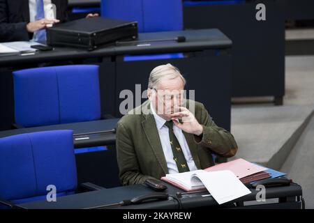 Der Fraktionsvorsitzende der AfD-Partei Alexander Gauland (C) kommt am 4. Juli 2018 zur Plenarsitzung des Deutschen Bundestages 45. in Berlin. (Foto von Emmanuele Contini/NurPhoto) Stockfoto