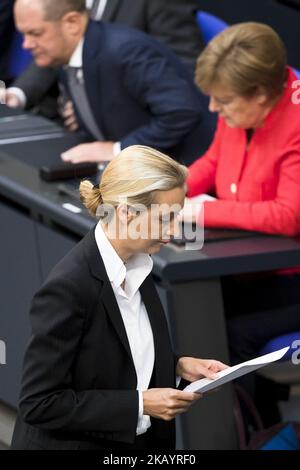 Alice Weidel (C), die Fraktionsvorsitzende der AfD, kommt am 4. Juli 2018 zu einer Rede während der Plenarsitzung des Deutschen Bundestages 45. in Berlin. (Foto von Emmanuele Contini/NurPhoto) Stockfoto