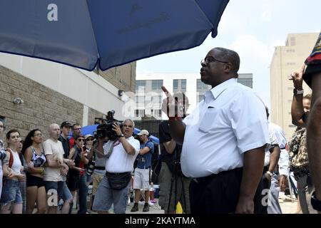 Beamte der Civil Affairs Unite warnen vor der Polizei, die Protestierenden am 3. Juli 2018 von der Blockierung des Laderamps eines US-Immigrations- und ICE-Büros in der Innenstadt von Philadelphia, PA, abwarnte. (Foto von Bastiaan Slabbers/NurPhoto) Stockfoto