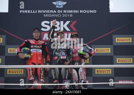 1 Jonathan Rea GBR Kawasaki ZX-10RR Kawasaki Racing Team WorldSBK- 7 Chaz Davies GBR Ducati Panigale R Aruba.it Racing - Ducati-50 Eugene Laverty (1) IRL Aprilia RSV4 RF Mwaukee Aprilia während der Motul FIM Superbike Championship - Ital Round Superpole Race während der World Superbikes - Circuit PIRELLI Riviera di Rimini Runde, 6. - 8. Juli 2018 auf Misano, Italien. (Foto von Fabio Averna/NurPhoto) Stockfoto