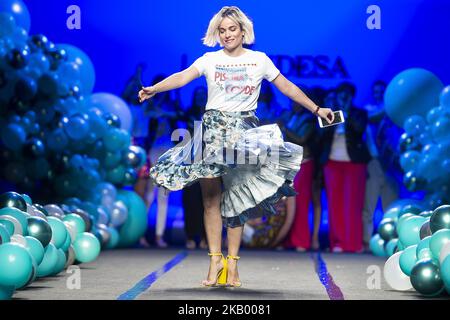 Die Designerin Marina Conde läuft auf dem Laufsteg „La Condesa“ während der Mercedes-Benz Madrid Fashion Week Spring/Summer in Madrid, Spanien. 11. Juli 2018. (Foto von Peter Sabok/NurPhoto) Stockfoto