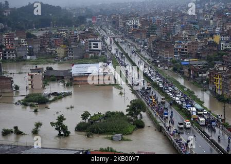 Eine ariel-Ansicht des überfluteten Gebiets, das am Donnerstag, den 12. Juli 2018, von River betroffen war, aufgrund der unaufhörlichen Regenfälle in Thimi, Bhaktapur, Nepal. Das normale Leben im ganzen Land, einschließlich des Kathmandu-Tals, ist seit Mittwochabend durch unaufhörliche Niederschläge beeinträchtigt worden. (Foto von Narayan Maharjan/NurPhoto) Stockfoto