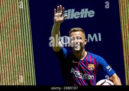 Der brasilianische Mittelfeldspieler Arthur Henrique Ramons de Oliveira Melo wird am 12. Juli 2018 im Camp Nou staium in Barcelona, Katalonien, Spanien, als neuer Spieler des FC Barcelona vorgestellt. (Foto von Miquel Llop/NurPhoto) Stockfoto