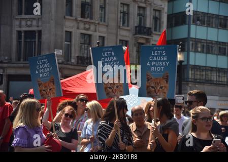 Im Zentrum von London findet ein Protest gegen den Besuch des US-Präsidenten Donald Trump in Großbritannien statt, einschließlich eines riesigen aufblasbaren „Baby Trump“, London am 13. Juli 2018. Die Präsidentin der Vereinigten Staaten und First Lady, Melania Trump, wird Premierministerin Theresa May in Chequers besuchen und im Schloss Windsor Tee mit der Königin trinken. (Foto von Alberto Pezzali/NurPhoto) Stockfoto