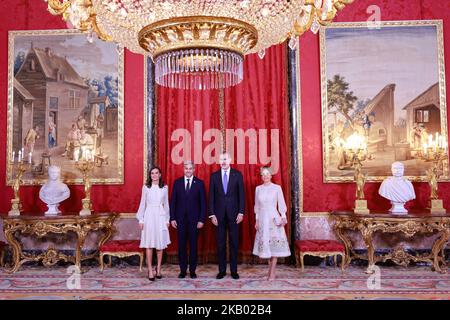 Madrid, Spanien. 02. September 2022. König Filiane VI. Von Spanien (2R) und Königin Letizia von Spanien (L) veranstalten ein offizielles Mittagessen für den Präsidenten von Paraguay Mario Abdo Benitez (2L) und seine Frau Silvana Lopez Moreira (R) im Königlichen Palast in Madrid. Kredit: SOPA Images Limited/Alamy Live Nachrichten Stockfoto