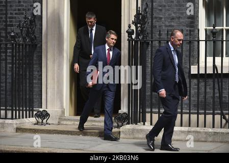 Der britische Verteidigungsminister Gavin Williamson verlässt die Downing Street, als er am 17. Juli 2018 an der wöchentlichen Kabinettssitzung in London teilnahm. Die Abgeordneten stimmen im Parlament über das Handelsgesetz ab, das den Zollgesetz, den die Regierung knapp gewonnen hat, unterstützt. Diese Gesetzesvorlagen werden den Rahmen für die britischen internationalen Handelsabkommen nach dem Brexit bestimmen. (Foto von Alberto Pezzali/NurPhoto) Stockfoto