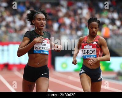 L-R Stephenie Ann McPherson aus Jamaika (Gewinnerin) und Anastasia Le-Roy aus Jamaika treten beim Frauen-Rennen 400m während des Muller Anniversary Games IAAF Diamond League Day Two am 22. Juli 2018 im Londoner Stadion in London, England, an. (Foto von Action Foto Sport/NurPhoto) Stockfoto