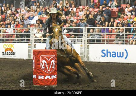 Barrel-Racer Kirsty Whyte aus Big Valley, ab, in Aktion während des K-Days Rodeo in Edmonton. Am Sonntag, den 22. Juli 2018, Kanada. (Foto von Artur Widak/NurPhoto) Stockfoto