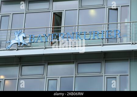 Das Logo des Bayernkuriers ist am Sitz der Christlich-Sozialen Union (CSU) in der Mies-van-der-Rohe-Straße in München, Bayern, zu sehen. Die Partei ist wegen ihrer Reaktion auf die#ausgehalten'-Demonstration in München in der Kritik. (Foto von Alexander Pohl/NurPhoto) Stockfoto