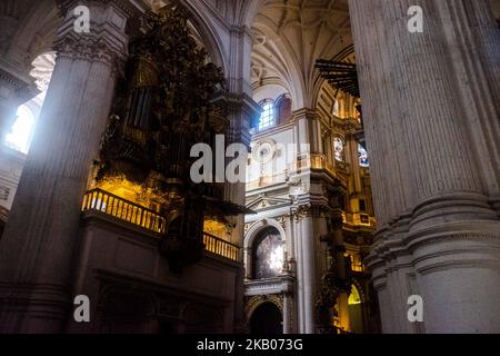 Ein Blick auf die Kathedrale von Granada, Granada, Spanien, am 24. Juli 2018. Die Kathedrale von Granada oder die Kathedrale der Menschwerdung (spanisch: Catedral de Granada, Santa Iglesia Catedral Metropolitana de la Encarnación de Granada) ist eine römisch-katholische Kirche in der Stadt Granada, der Hauptstadt der gleichnamigen Provinz in der Autonomen Region Andalusien, Spanien. Die Kathedrale ist der Sitz der Erzdiözese Granada. (Foto von Mairo Cinquetti/NurPhoto) Stockfoto