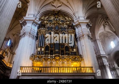 Ein Blick auf die Kathedrale von Granada, Granada, Spanien, am 24. Juli 2018. Die Kathedrale von Granada oder die Kathedrale der Menschwerdung (spanisch: Catedral de Granada, Santa Iglesia Catedral Metropolitana de la Encarnación de Granada) ist eine römisch-katholische Kirche in der Stadt Granada, der Hauptstadt der gleichnamigen Provinz in der Autonomen Region Andalusien, Spanien. Die Kathedrale ist der Sitz der Erzdiözese Granada. (Foto von Mairo Cinquetti/NurPhoto) Stockfoto