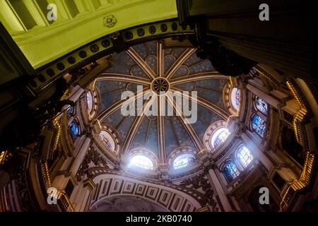 Ein Blick auf die Kathedrale von Granada, Granada, Spanien, am 24. Juli 2018. Die Kathedrale von Granada oder die Kathedrale der Menschwerdung (spanisch: Catedral de Granada, Santa Iglesia Catedral Metropolitana de la Encarnación de Granada) ist eine römisch-katholische Kirche in der Stadt Granada, der Hauptstadt der gleichnamigen Provinz in der Autonomen Region Andalusien, Spanien. Die Kathedrale ist der Sitz der Erzdiözese Granada. (Foto von Mairo Cinquetti/NurPhoto) Stockfoto