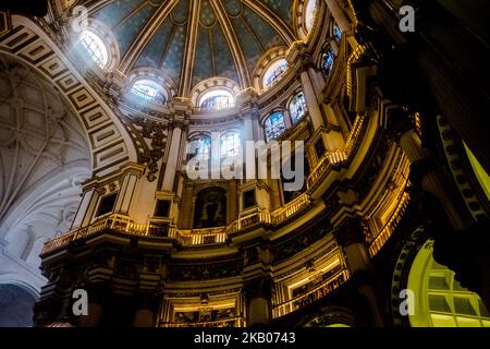 Ein Blick auf die Kathedrale von Granada, Granada, Spanien, am 24. Juli 2018. Die Kathedrale von Granada oder die Kathedrale der Menschwerdung (spanisch: Catedral de Granada, Santa Iglesia Catedral Metropolitana de la Encarnación de Granada) ist eine römisch-katholische Kirche in der Stadt Granada, der Hauptstadt der gleichnamigen Provinz in der Autonomen Region Andalusien, Spanien. Die Kathedrale ist der Sitz der Erzdiözese Granada. (Foto von Mairo Cinquetti/NurPhoto) Stockfoto