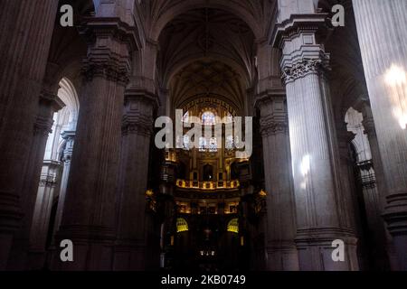 Ein Blick auf die Kathedrale von Granada, Granada, Spanien, am 24. Juli 2018. Die Kathedrale von Granada oder die Kathedrale der Menschwerdung (spanisch: Catedral de Granada, Santa Iglesia Catedral Metropolitana de la Encarnación de Granada) ist eine römisch-katholische Kirche in der Stadt Granada, der Hauptstadt der gleichnamigen Provinz in der Autonomen Region Andalusien, Spanien. Die Kathedrale ist der Sitz der Erzdiözese Granada. (Foto von Mairo Cinquetti/NurPhoto) Stockfoto