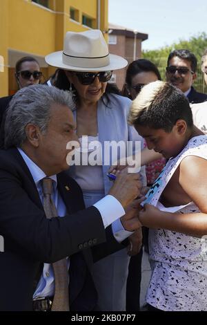 Der Präsident der Republik Ecuador, Lenin Moreno, und seine Frau RocÃ­o Gonzalez besuchen die Schule der Republica de Venezuela in Madrid. (Foto von Oscar Gonzalez/NurPhoto) Stockfoto