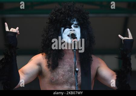 Ian kurz (Paul Stanley’s Starchild-Figur) von Kanadas Premier KISS Tribute Band Destroyer tritt beim K-Days Festival in Edmonton auf. Am Mittwoch, den 25. Juli 2018, Alberta, Kanada. (Foto von Artur Widak/NurPhoto) Stockfoto