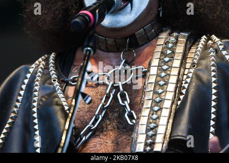 Moe Rotondi (als Gene Simmons’ Demon-Figur) von Kanadas führender KISS-Tribute-Band Destroyer tritt beim K-Days Festival in Edmonton auf. Am Mittwoch, den 25. Juli 2018, Alberta, Kanada. (Foto von Artur Widak/NurPhoto) Stockfoto