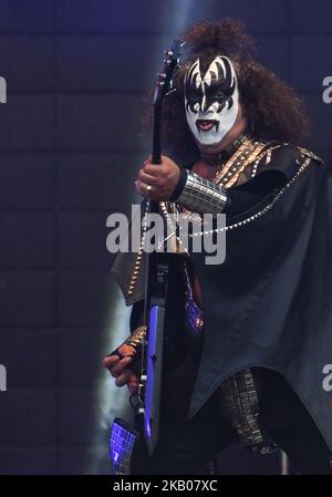 Moe Rotondi (als Gene Simmons’ Demon-Figur) von Kanadas führender KISS-Tribute-Band Destroyer tritt beim K-Days Festival in Edmonton auf. Am Mittwoch, den 25. Juli 2018, Alberta, Kanada. (Foto von Artur Widak/NurPhoto) Stockfoto