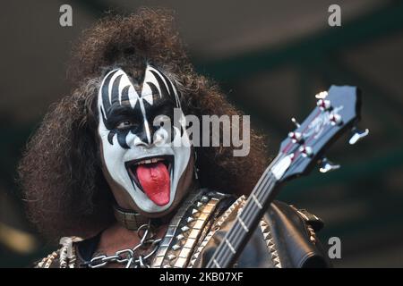 Moe Rotondi (als Gene Simmons’ Demon-Figur) von Kanadas führender KISS-Tribute-Band Destroyer tritt beim K-Days Festival in Edmonton auf. Am Mittwoch, den 25. Juli 2018, Alberta, Kanada. (Foto von Artur Widak/NurPhoto) Stockfoto