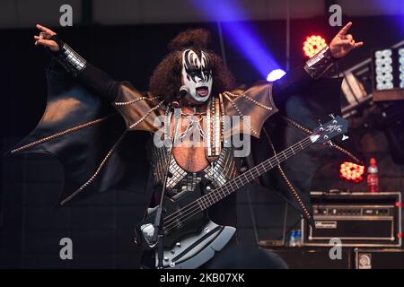 Moe Rotondi (als Gene Simmons’ Demon-Figur) von Kanadas führender KISS-Tribute-Band Destroyer tritt beim K-Days Festival in Edmonton auf. Am Mittwoch, den 25. Juli 2018, Alberta, Kanada. (Foto von Artur Widak/NurPhoto) Stockfoto