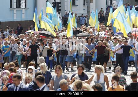 Ukrainische Priester und Gläubige des Patriarchats der Ukrainischen Orthodoxen Kirche in Kiew nehmen am 28. Juli 2018 an einem religionsmarsch zum 1030.. Jahrestag der Kiewer Rus-Christianisierung in der Innenstadt von Kiew, Ukraine, Teil. Die orthodoxen Gläubigen begehen den 1030.. Jahrestag der Christianisierung der Kiewer Rus. (Foto von STR/NurPhoto) Stockfoto