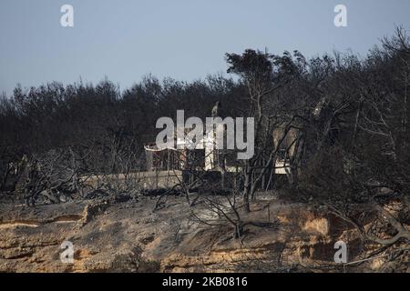 Bilder aus dem weiteren Gebiet von Mati und Neos Voutsas im östlichen Attika bei Athen nach dem Brand. Das Feuer, das am 23. Juli 2018 stattfand, war eine der Würden des Jahrhunderts. Die Zahl der Todesopfer wurde auf 88 erhöht. Viele Menschen werden immer noch vermisst und die Forschung läuft noch. Das Gebiet ist immer noch ohne Strom. Die erste Zählung war, dass 2500 Häuser zerstört wurden. 28. Juli 2018 - Mati, Attica, Griechenland (Foto von Nicolas Economou/NurPhoto) Stockfoto