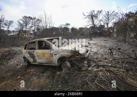 Bilder von zerstörten und verbrannten Autos beim Brand in Mati, Attica am 23. Juli 2018. Die Autos aus dem weiteren Gebiet von Mati und Neos Voutsas im östlichen Attika bei Athen nach dem Brand. Das Aluminium der Räder schmilzt und verflüssigt, die Schmelztemperatur von Aluminium beträgt 660,3 Grad Das Feuer, das am 23. Juli 2018 stattfand, war eine der Würden des Jahrhunderts. Die Zahl der Todesopfer wurde auf über 90 erhöht. Viele Menschen werden immer noch vermisst und die Forschung läuft noch. Das Gebiet ist immer noch ohne Strom. Die erste Zählung war, dass 2500 Häuser zerstört wurden. 28. Juli 2018 - Mati, Stockfoto