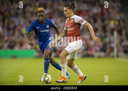 Hector Bellerin von Arsenal mit Tammy Abraham von Chelsea beim International Champions Cup-Spiel zwischen Arsenal FC und Chelsea FC im Aviva Stadium in Dublin, Irland, am 1. August 2018 (Foto: Andrew Surma/NurPhoto) Stockfoto