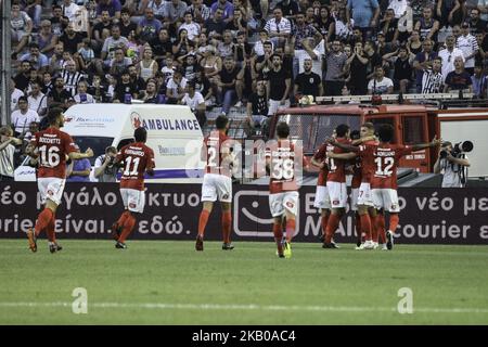 Spartak Moskov feiert 1 6 Minuten vor Quincy Promes ihr zweites Tor. PAOK gegen Spartak Moscow 3-2 für die dritte Qualifikationsrunde der Champions League. PAOK besiegte Spartak aus Moskau im Toumba-Stadion in Thessaloniki, Griechenland mit einem Score von 3:2. Die ersten beiden Tore erreichten Spartak, Ivelin Popov bei 7' und Quincy Promes bei 17. PAOK schlug mit Aleksander Prijovic mit einem Elfmeter, Dimitris Limnios mit 37' und Dimitris Pelkas mit 44' auf 29' zurück. Spartak verlor auch eine Strafe, da PAOK Torhüter erfolgreich von Alexandros Paschalakis gerettet wurde, wurde die Strafe von Quincy Promes getroffen. (Foto von Nicolas Econo Stockfoto