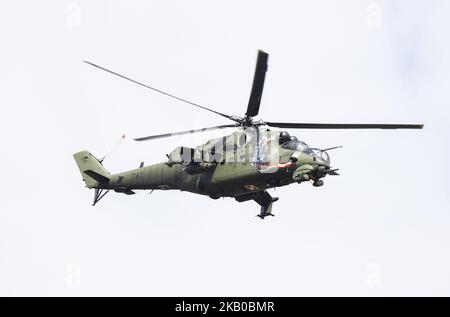 M24 Hubschrauber Militärparade in Warschau am Tag der polnischen Armee. 15. August 2018, Warschau, Polen (Foto von Krystian Dobuszynski/NurPhoto) Stockfoto