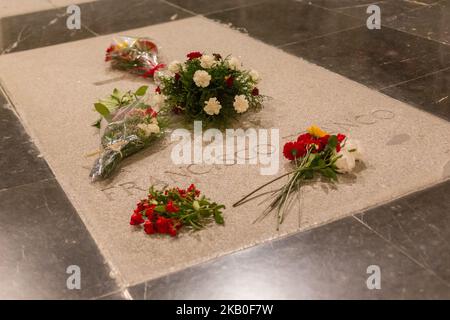 Blick auf das Tal der Gefallenen am 23. August 2018 in San Lorenzo de El Escorial, Spanien. Die Überreste des faschistischen Diktators Francisco Franco könnten bald aus dem staatlich finanzierten Mausoleum „El Valle de los Caídos“ (Tal der Gefallenen) entfernt werden, Nach dem Plan der sozialistischen Regierung Spaniens, das Denkmal in einen Ort zu verwandeln, an den man sich an den Bürgerkrieg erinnert, anstatt die Diktatur zu verherrlichen. Das Tal wurde 1959 von Franco selbst eröffnet und beherbergt eine katholische Basilika, die in einem Hügel in der Nähe von Madrid liegt, wo der Gründer der faschistischen spanischen Falange-Partei, Jose Antonio Primo de Rivera, ist ebenfalls in der Einung. It Stockfoto