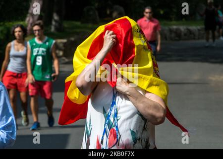 Blick auf das Tal der Gefallenen am 23. August 2018 in San Lorenzo de El Escorial, Spanien. Die Überreste des faschistischen Diktators Francisco Franco könnten bald aus dem staatlich finanzierten Mausoleum „El Valle de los Caídos“ (Tal der Gefallenen) entfernt werden, Nach dem Plan der sozialistischen Regierung Spaniens, das Denkmal in einen Ort zu verwandeln, an den man sich an den Bürgerkrieg erinnert, anstatt die Diktatur zu verherrlichen. Das Tal wurde 1959 von Franco selbst eröffnet und beherbergt eine katholische Basilika, die in einem Hügel in der Nähe von Madrid liegt, wo der Gründer der faschistischen spanischen Falange-Partei, Jose Antonio Primo de Rivera, ist ebenfalls in der Einung. It Stockfoto