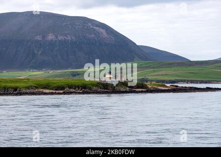 Ansicht des Graemsay Low Lighthouse von den NorthLink Ferries , Orkney, Schottland, Großbritannien Stockfoto