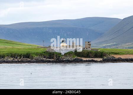 Ansicht des Graemsay Low Lighthouse von den NorthLink Ferries , Orkney, Schottland, Großbritannien Stockfoto