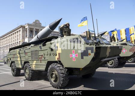 Raketenstartsysteme fahren während einer Militärparade zum Unabhängigkeitstag der Ukraine in Kiew, Ukraine, am 24. August 2018. (Foto von Maxym Marusenko/NurPhoto) Stockfoto
